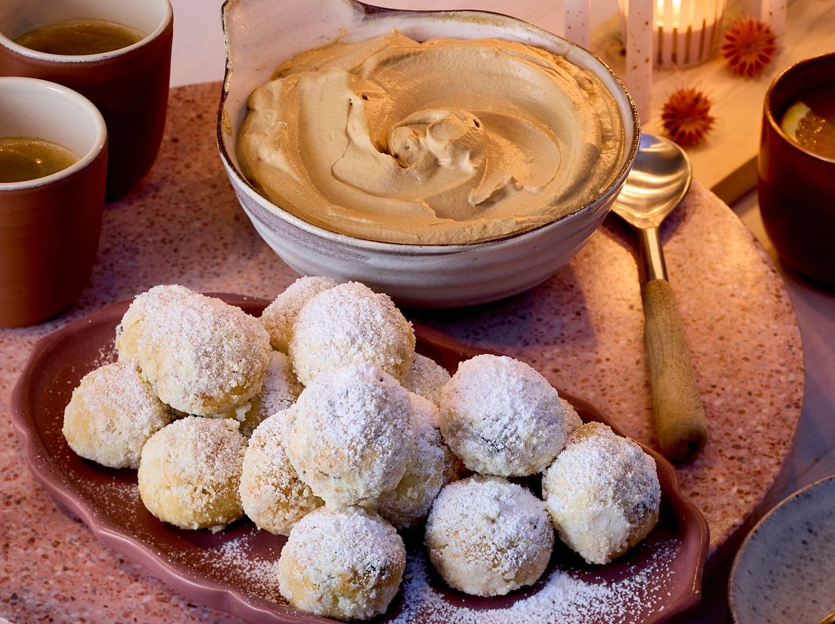 Stollenbällchen mit Dalgona-Mousse Rezept