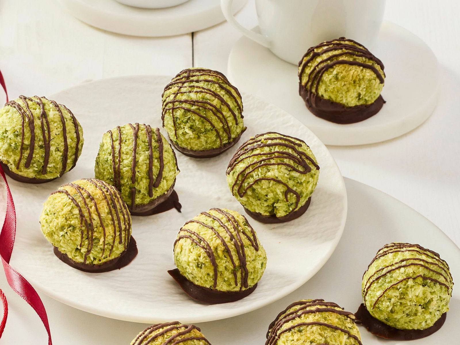 Kokos-Pistazien-Makronen Rezept | LECKER