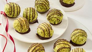 hof104265802-kokos-pistazien-macarons - Foto: LECKER @ Bauer Media Group