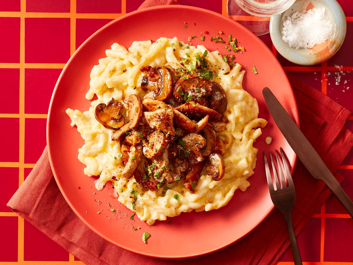 Käsespätzle mit Jäger-Geschnetzeltem Rezept