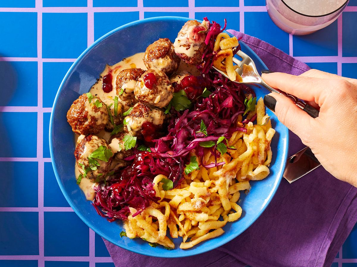 Gestreifte Scandi-Spätzle-Bowl Rezept