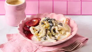 Germknödel-Spätzle mit Pflümli-Kompott Rezept - Foto: LECKER @ Bauer Media Group