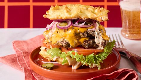 Double Smash Cheeseburger Rezept - Foto: House of Food / Bauer Food Experts KG