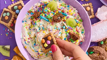 Cookie-Dough-Funfetti-Dip Rezept - Foto: LECKER @ Bauer Media Group Cookie-Dough-Funfetti-Dip Rezept - Foto: LECKER @ Bauer Media Group