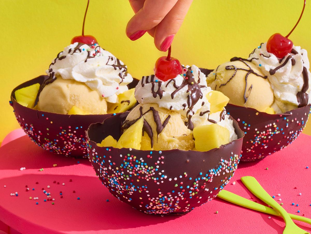 Bunt bestreuselte Schokoschälchen Rezept