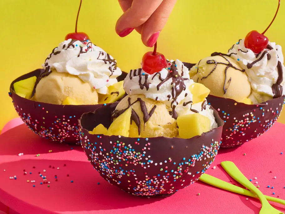 Bunt bestreuselte Schokoschälchen Rezept Bunt bestreuselte Schokoschälchen Rezept