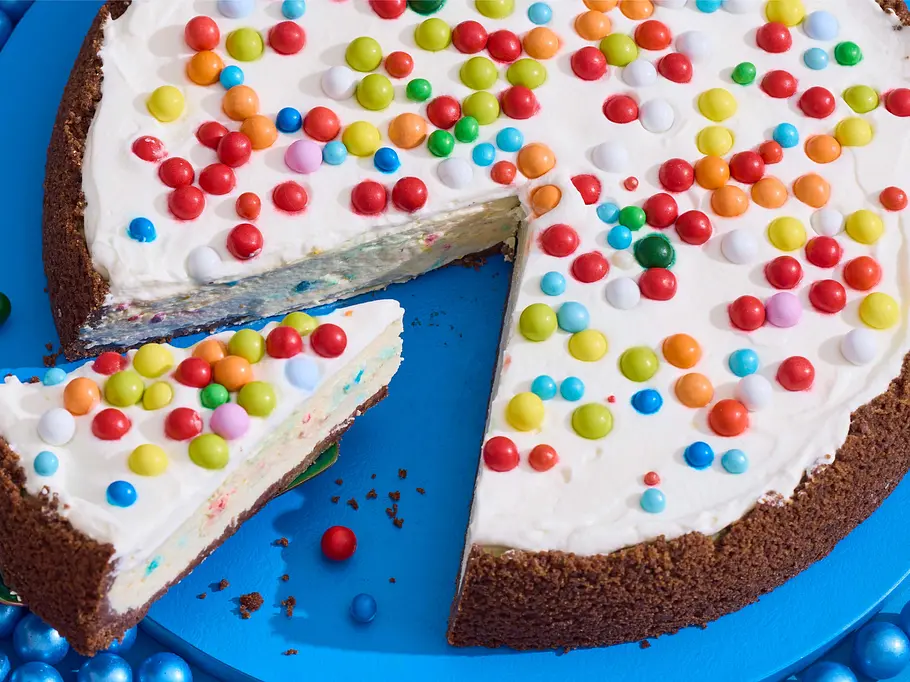 Bunte-Bälle-Cheesecake Rezept Bunte-Bälle-Cheesecake Rezept