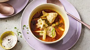 Fernköstliches Wan-Tan-Süppchen Rezept - Foto: LECKER @ Bauer Media Group Fernköstliches Wan-Tan-Süppchen Rezept - Foto: LECKER @ Bauer Media Group