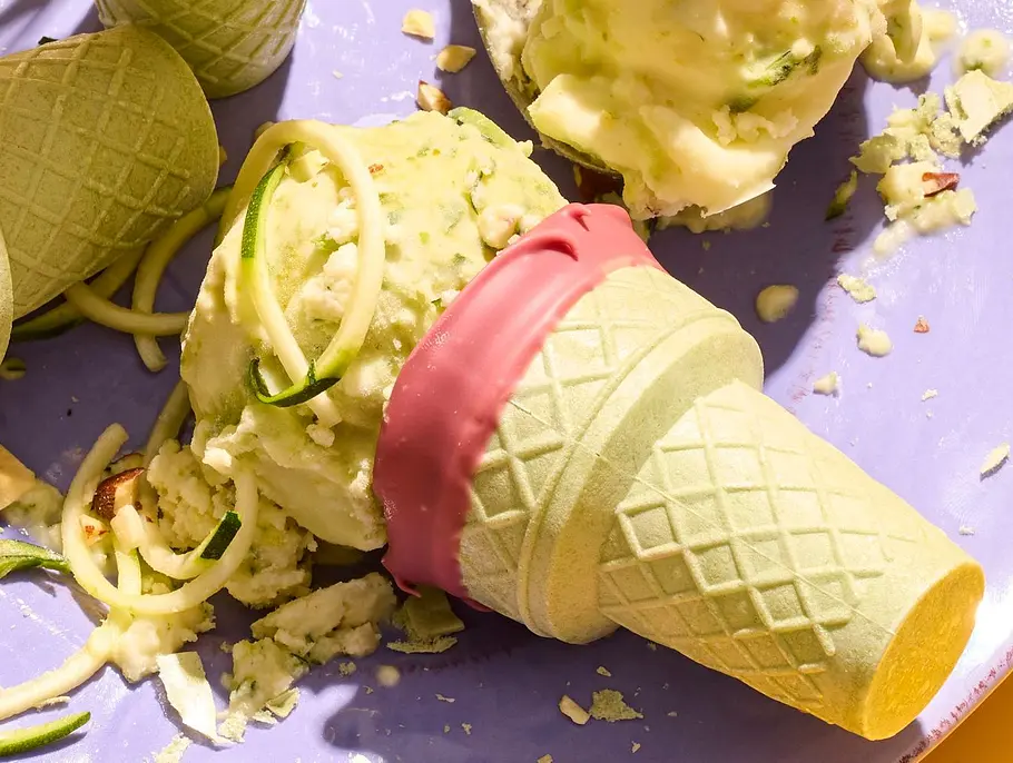 Zucchini Eiscreme in einer Waffel 