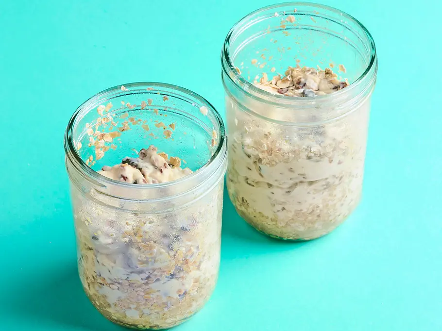 Kerniges Brot im Glas Nun schreib, wie lang dieses Rezept dauert, wie viele GLäser brot entstehen. Dann Liste die Zutaten nach Reihenfolge so (xx g xx Produkt) auf und liefer den Zubereitungstext, ohne genaue Gramm Angaben aus den Zutaten zu wiederholen, aber auch ohne den Text sonst irgendwie zu verändern.