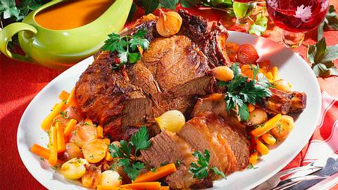 Hohe Rippe mit Möhren-Schalottengemüse Rezept - Foto: House of Food / Bauer Food Experts KG