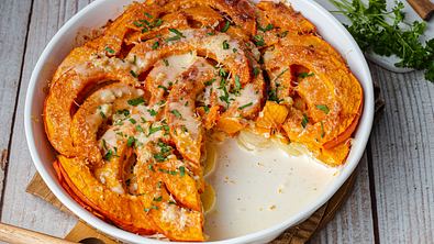 Hokkaido-Rezept: Kürbis-Kartoffel-Gratin - Foto: ShowHeroes für LECKER @ Bauer Media Group