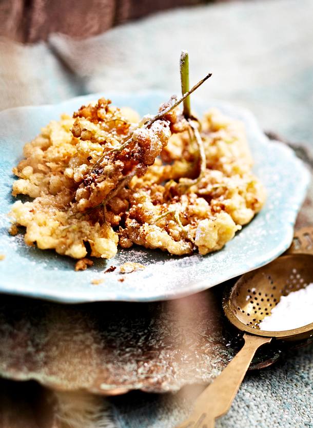 Hollerküchle im Bierteig Rezept | LECKER