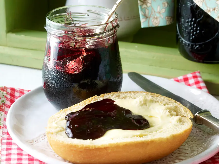 Holunderbeergelee mit Vanille Rezept Holunderbeergelee mit Vanille Rezept