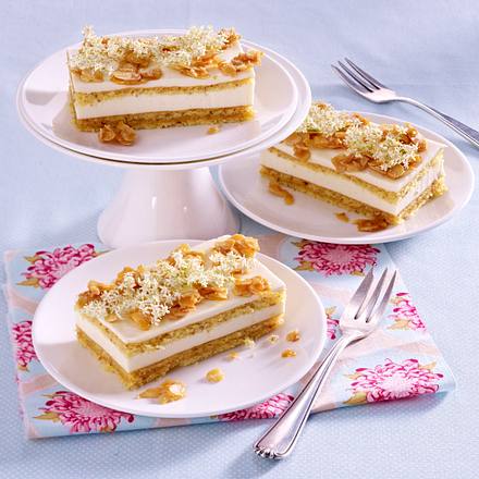 Holunderblüten auf Mandelbiskuit Rezept