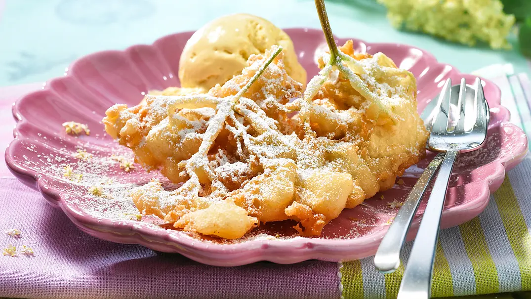 Gebackene Holunderblüten - Foto: LECKER @ Bauer Media Group