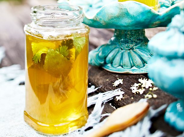 Holunderblütengelee mit Minze Rezept Holunderblütengelee mit Minze Rezept
