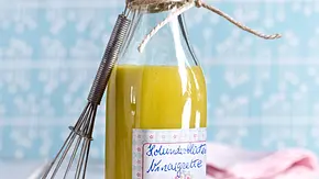 Holunderblüten-Vinaigrette Rezept - Foto: LECKER @ Bauer Media Group