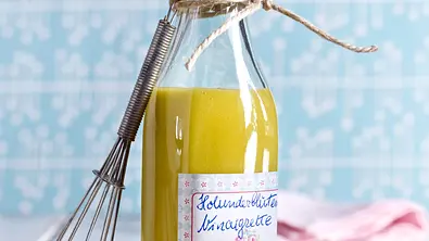 Holunderblüten-Vinaigrette Rezept - Foto: LECKER @ Bauer Media Group