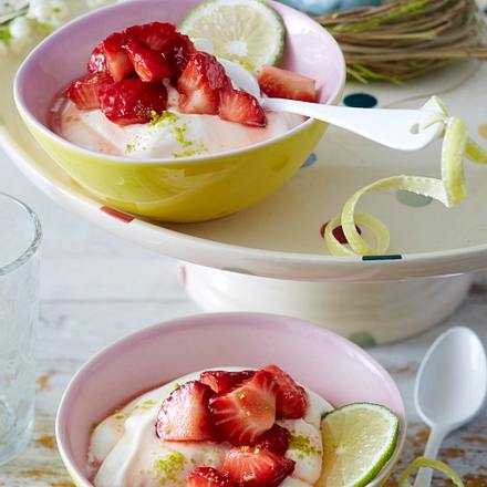 Holunderquarkcreme mit Erdbeeren Rezept Holunderquarkcreme mit Erdbeeren Rezept