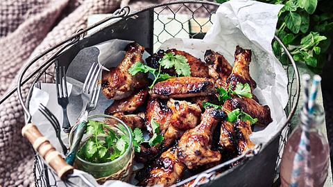 Holy Chickenwings im würzigen Honigmantel Rezept - Foto: House of Food / Bauer Food Experts KG