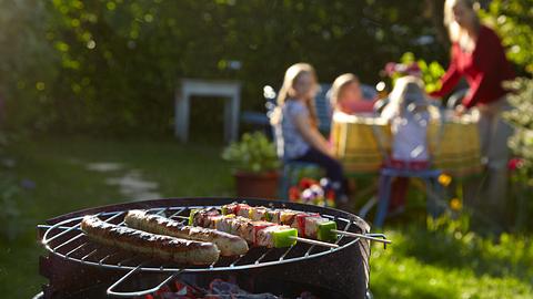 Der Holzkohlegrill ist der Klassiker unter den Grills - Foto: iStock