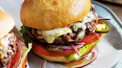 Homemade Cheeseburger Rezept - Foto: LECKER @ Bauer Media Group