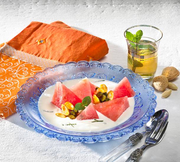 Honig-Joghurt mit Nusskaramell Rezept Honig-Joghurt mit Nusskaramell Rezept