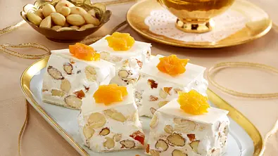 Honig-Mandel-Nougat mit Aprikosen Rezept - Foto: LECKER @ Bauer Media Group