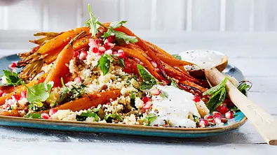 Honig-Möhren auf Linsen-Couscous Rezept - Foto: LECKER @ Bauer Media Group