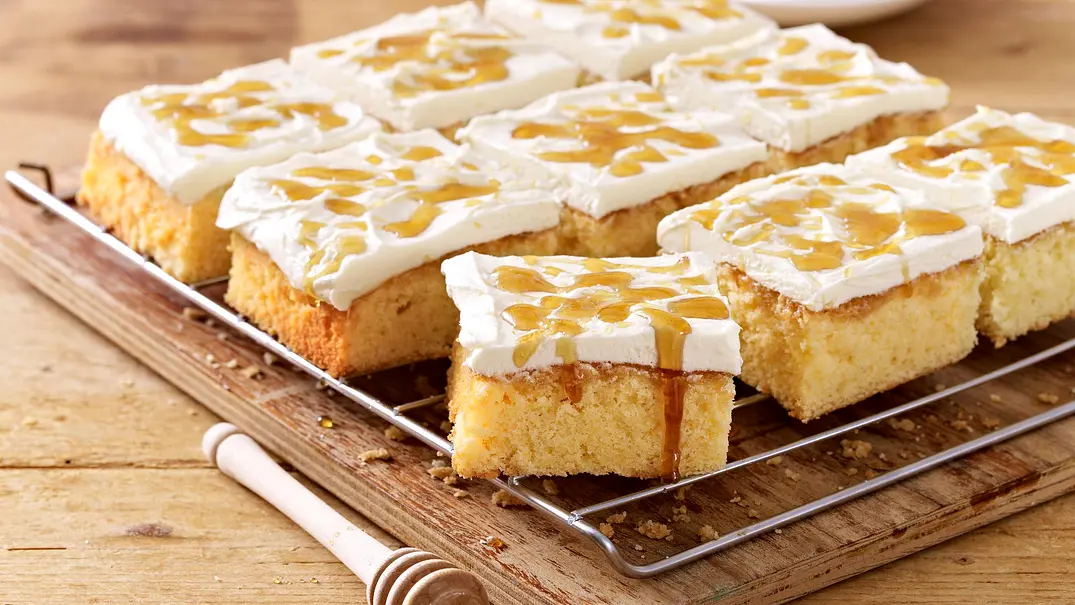 Honig-Zitronen-Blechkuchen Rezept - Foto: LECKER @ Bauer Media Group Honig-Zitronen-Blechkuchen Rezept - Foto: LECKER @ Bauer Media Group