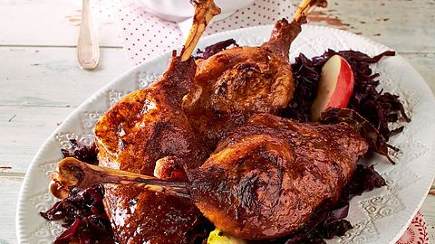Honigkeulen auf Holunderrotkohl Rezept - Foto: House of Food / Bauer Food Experts KG
