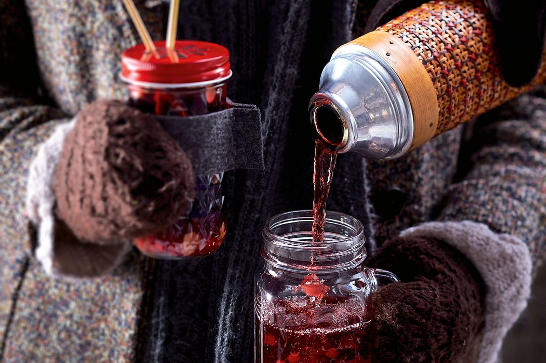 Hot-Cherry-Hicks mit Holundersirup Rezept | LECKER