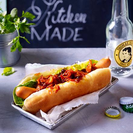 Hot Dog mit Zwiebelrelish Rezept Hot Dog mit Zwiebelrelish Rezept