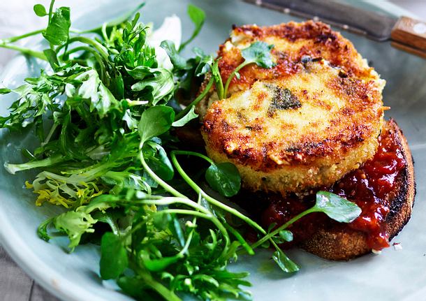 Hot ’n’ crispy: Gebackener Ziegenkäse auf Brot Rezept