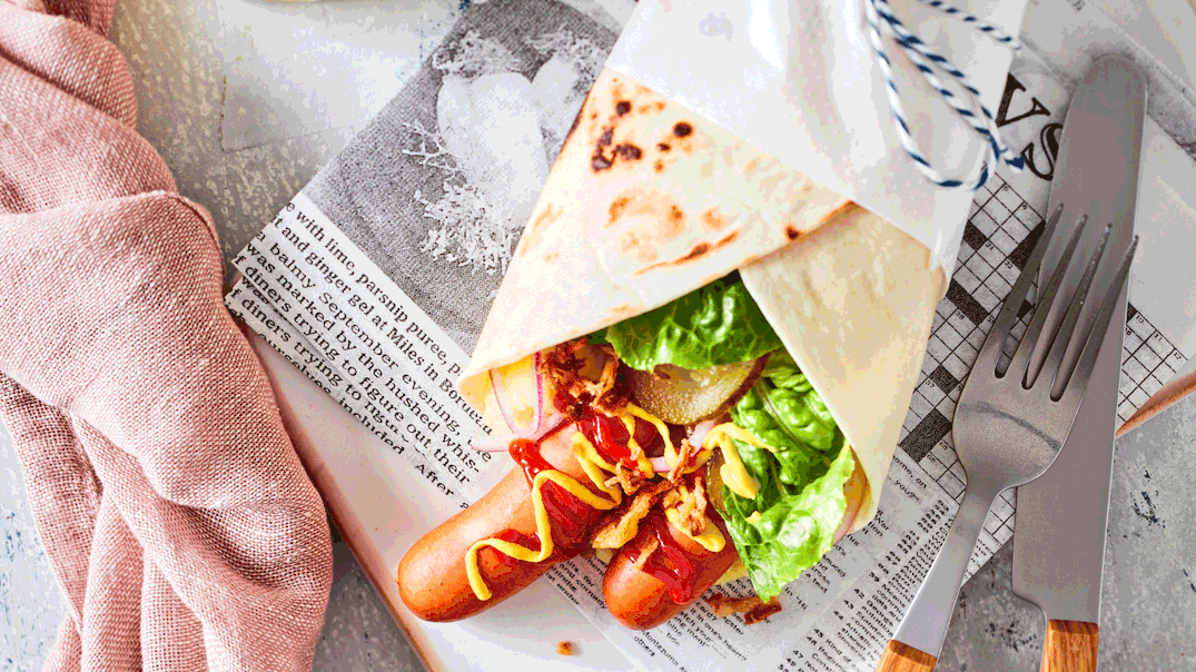 Hotdog-Wrap „Nordic Snack“ Rezept - Foto: LECKER @ Bauer Media Group Hotdog-Wrap „Nordic Snack“ Rezept - Foto: LECKER @ Bauer Media Group