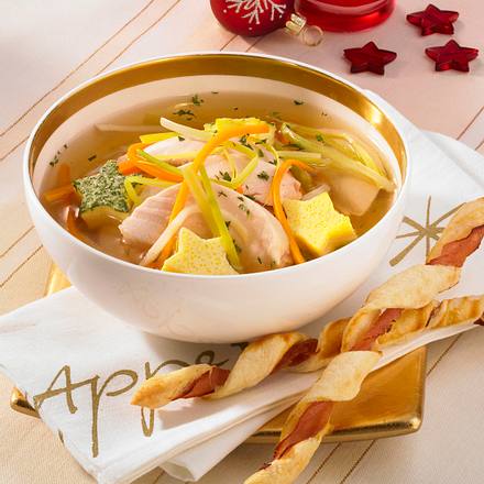 Hühnerbouillon mit Eierstich und Croissant-Schinken-Stangen Rezept Hühnerbouillon mit Eierstich und Croissant-Schinken-Stangen Rezept