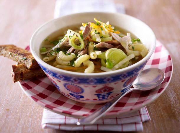 Hühnersuppe mit Nudeln Rezept Hühnersuppe mit Nudeln Rezept