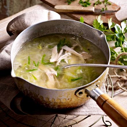 Hühnersuppe mit Porree Rezept Hühnersuppe mit Porree Rezept