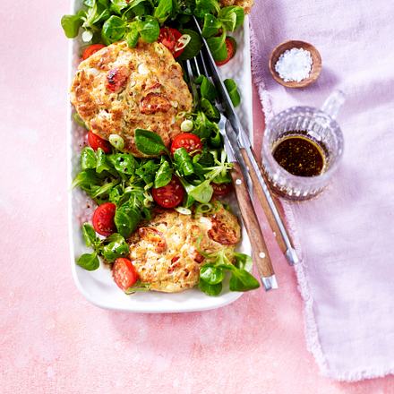 Hütenkäse-Taler mit Salat Rezept Hütenkäse-Taler mit Salat Rezept
