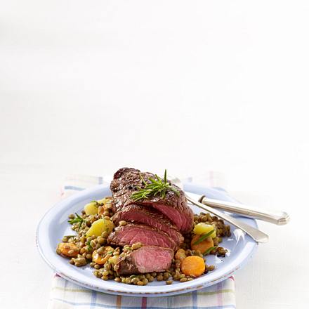 Huftsteak auf Rosmarinlinsen Rezept Huftsteak auf Rosmarinlinsen Rezept