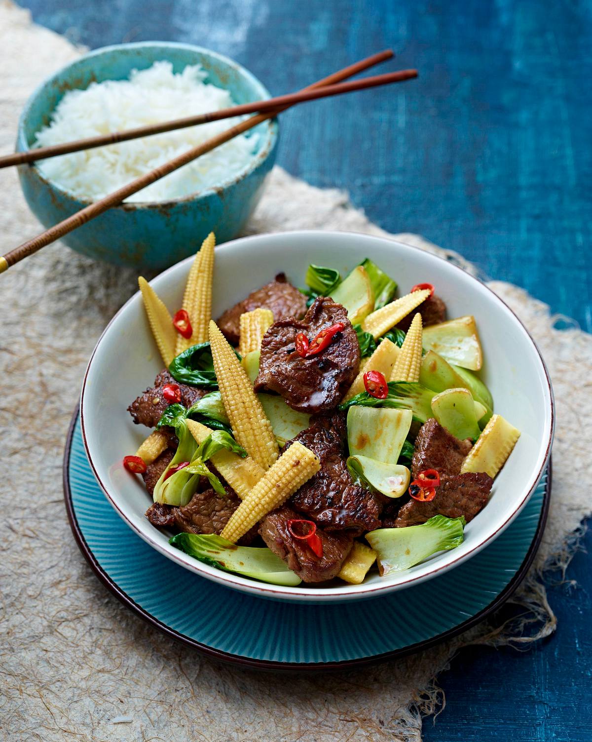 Hüftsteak-Paksoi-Wok mit Maiskölbchen Rezept