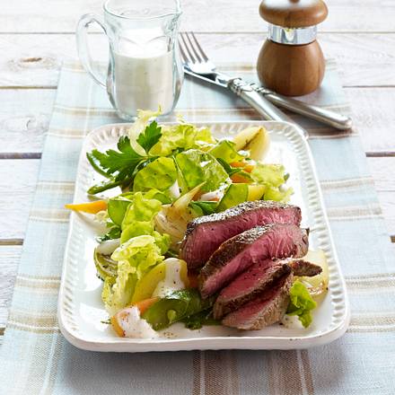 Huftsteaks mit Gemüsesalat Rezept Huftsteaks mit Gemüsesalat Rezept