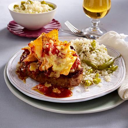 Huftsteaks mit Tomaten-Taco-Käse-Kruste zu Peperoni-Reis Rezept Huftsteaks mit Tomaten-Taco-Käse-Kruste zu Peperoni-Reis Rezept