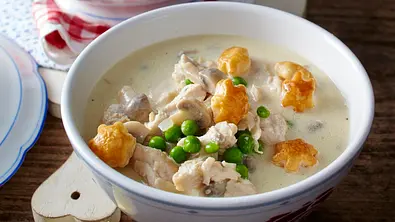 Hühner-Frikassee-Suppe Rezept - Foto: LECKER @ Bauer Media Group