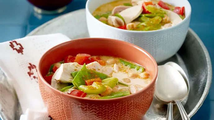 Hühnercurrysuppe mit Kichererbsen Rezept - Foto: LECKER @ Bauer Media Group