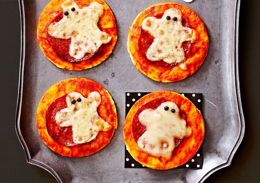 Hui-Buh-Pizzetten mit Salami Rezept Hui-Buh-Pizzetten mit Salami Rezept