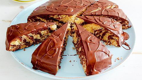 Hula-Hoop-Bountykuchen Rezept - Foto: House of Food / Bauer Food Experts KG