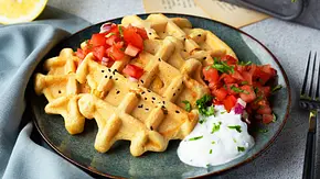Hummus-Waffeln Rezept - Foto: ShowHeroes für LECKER @ Bauer Media Group Hummus-Waffeln Rezept - Foto: ShowHeroes für LECKER @ Bauer Media Group