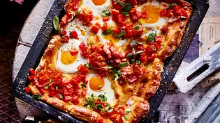 Im Blech eingelassene Kartoffel-Shakshuka Rezept - Foto: LECKER @ Bauer Media Group Im Blech eingelassene Kartoffel-Shakshuka Rezept - Foto: LECKER @ Bauer Media Group